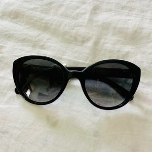 Authentic CHANEL sunglasses 🕶️ 😎